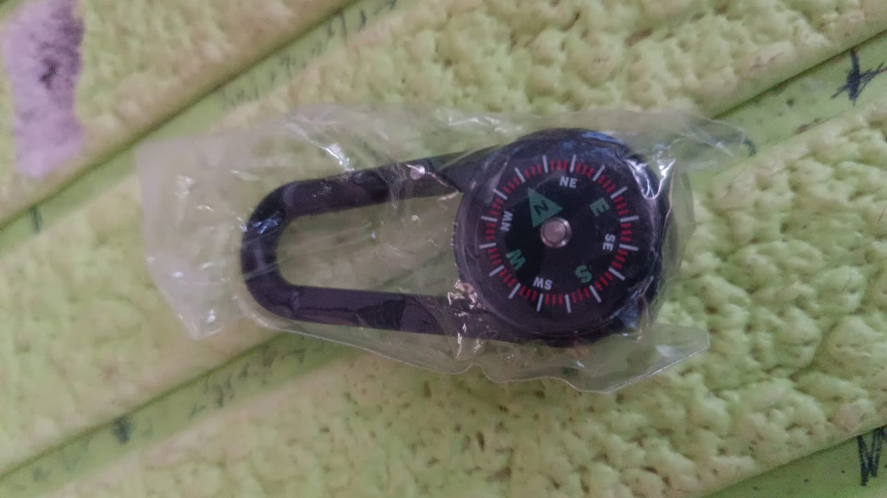 Clip Snap Hook Mini Compass (1 Pc / Mix Design) Clip Snap Hook Mini Compass (1 Pc / Mix Design)